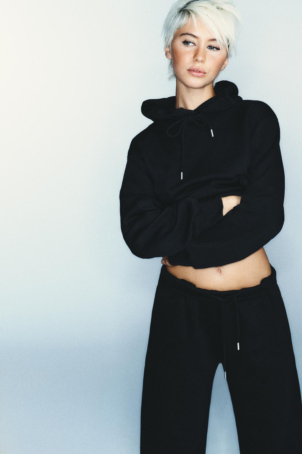 BASIC HOODIE SWEATSHIRT