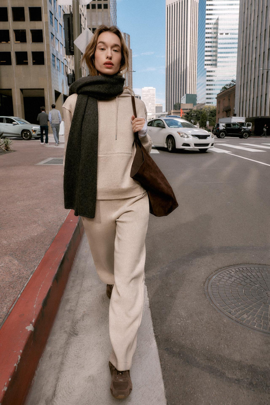 BASIC HOODIE SWEATSHIRT